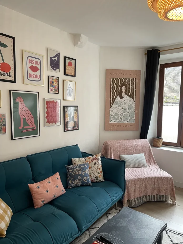 Radiateur imprimé intégré dans un salon coloré